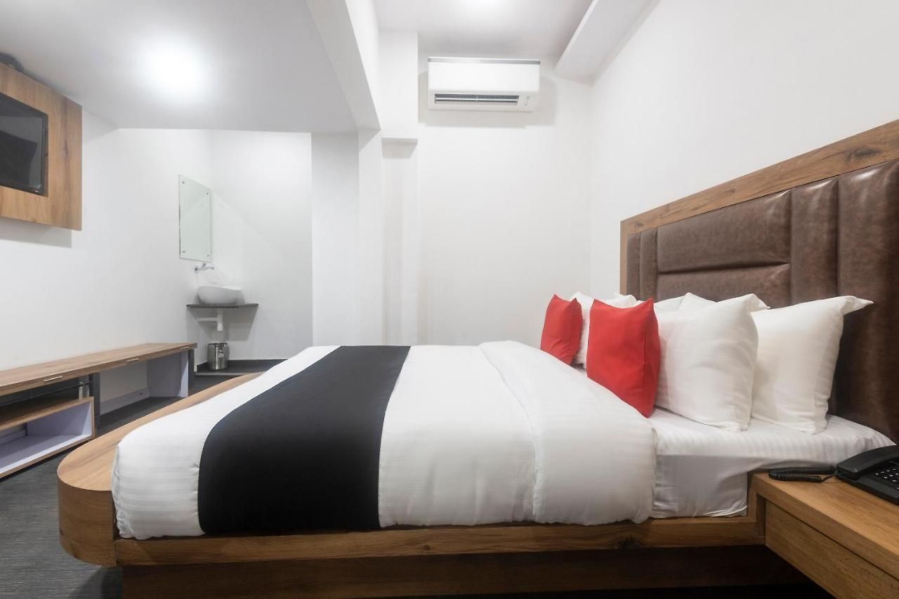 Capital O 68823 Baba's Residency Hotel 3*