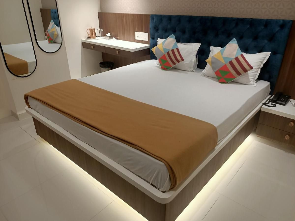 Hotel Fabhotel Elegance