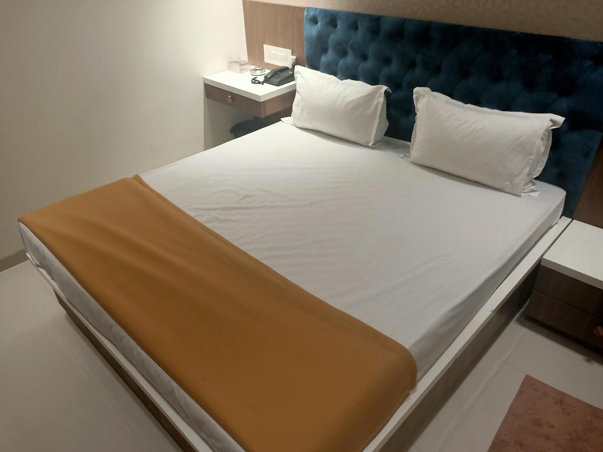 Fabhotel Elegance Hotel