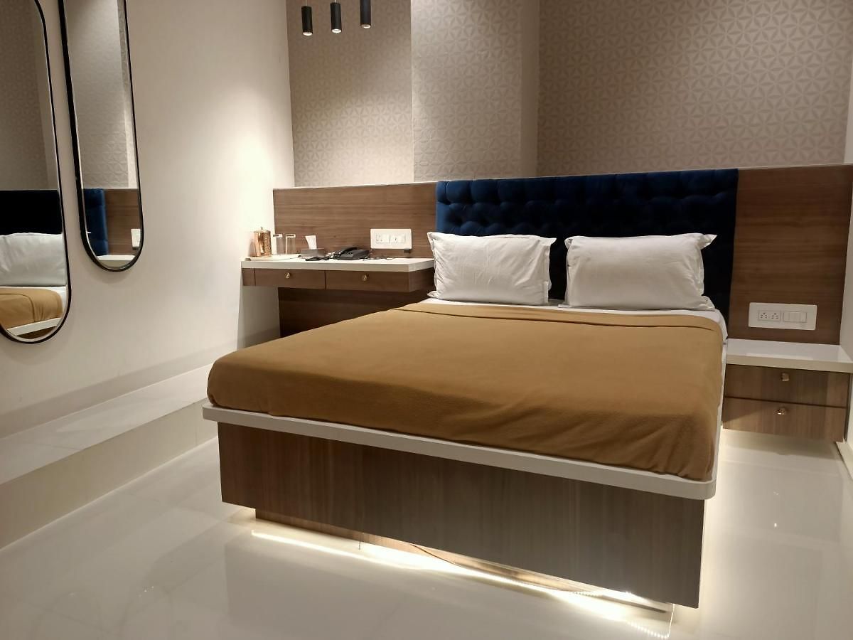 Fabhotel Elegance