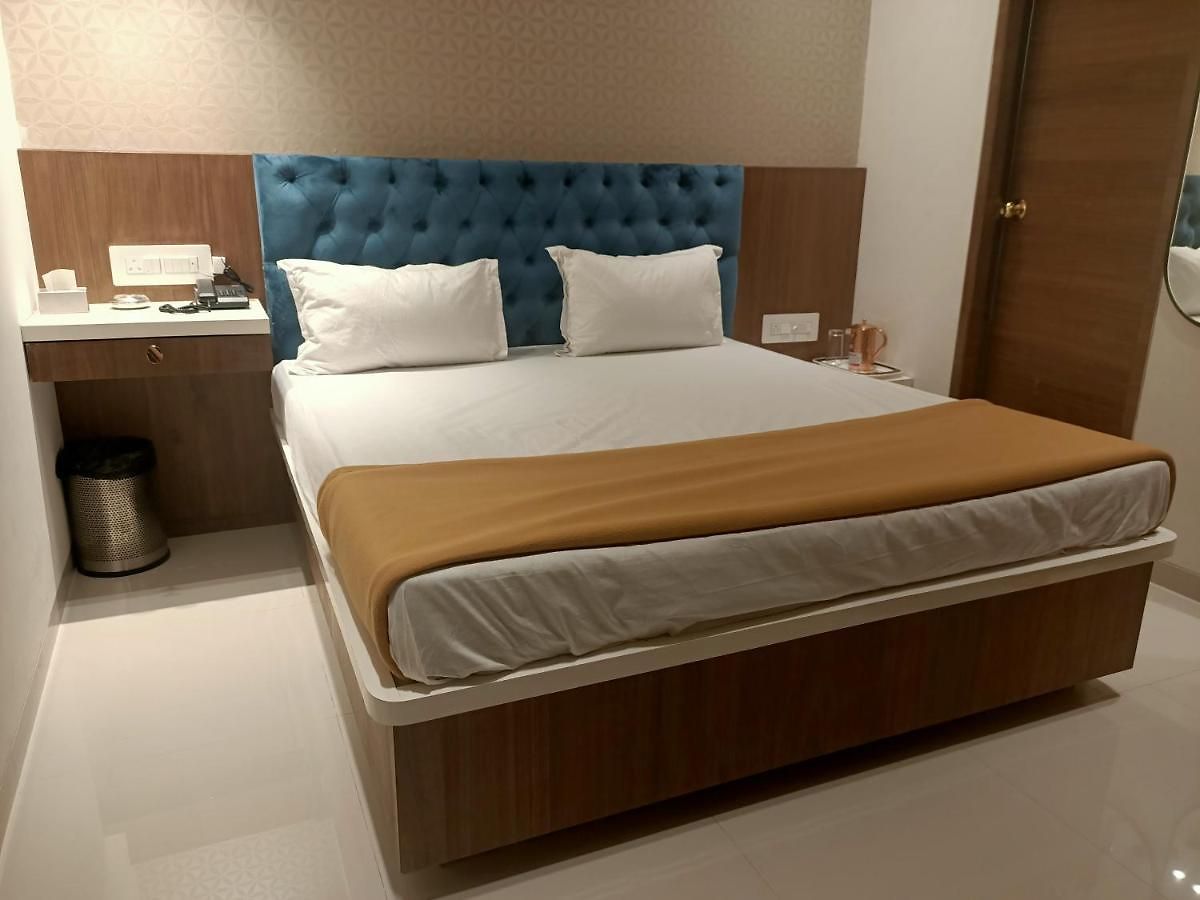 Fabhotel Elegance Mumbai