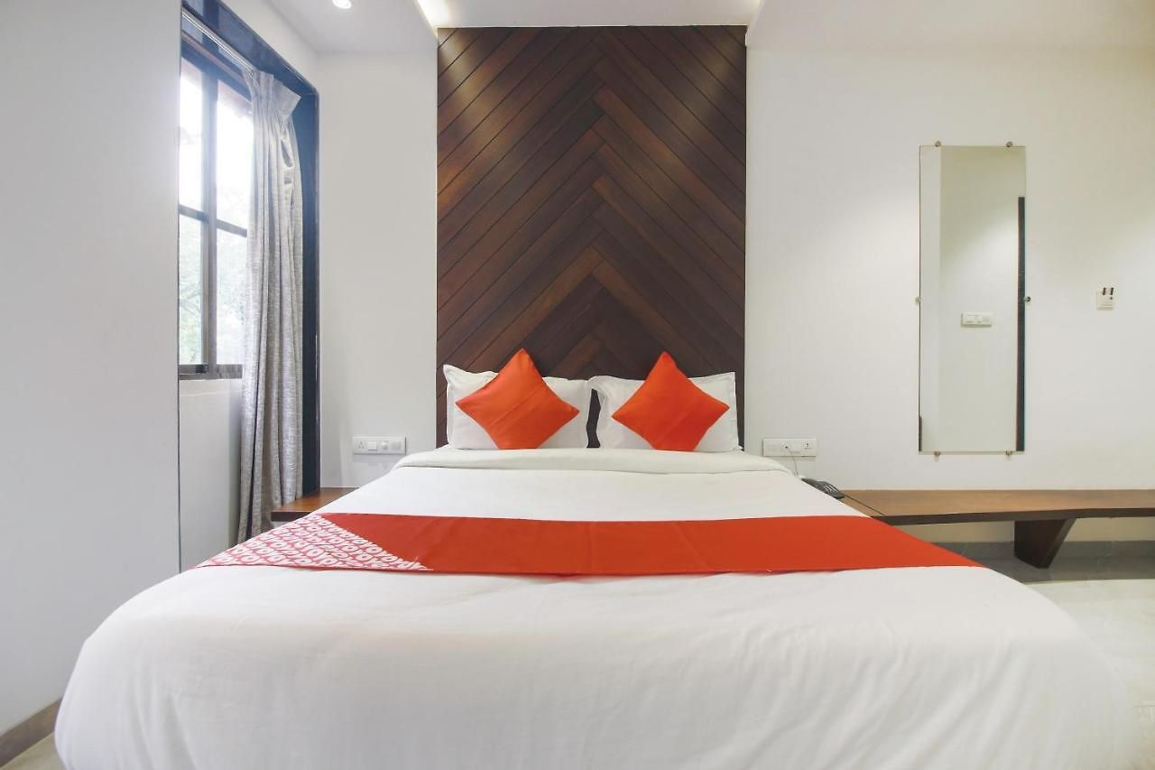 Flora Suites 3*