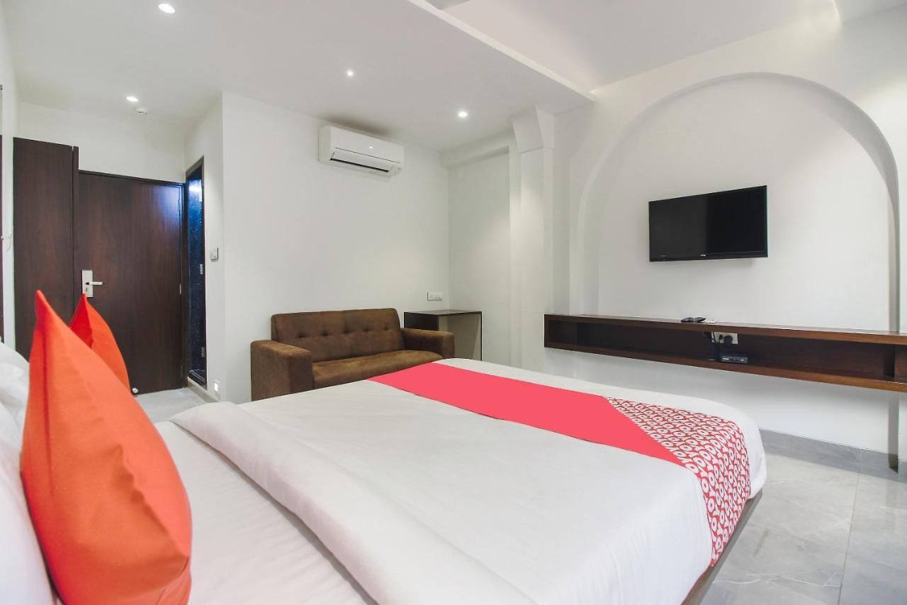 Flora Suites 3*