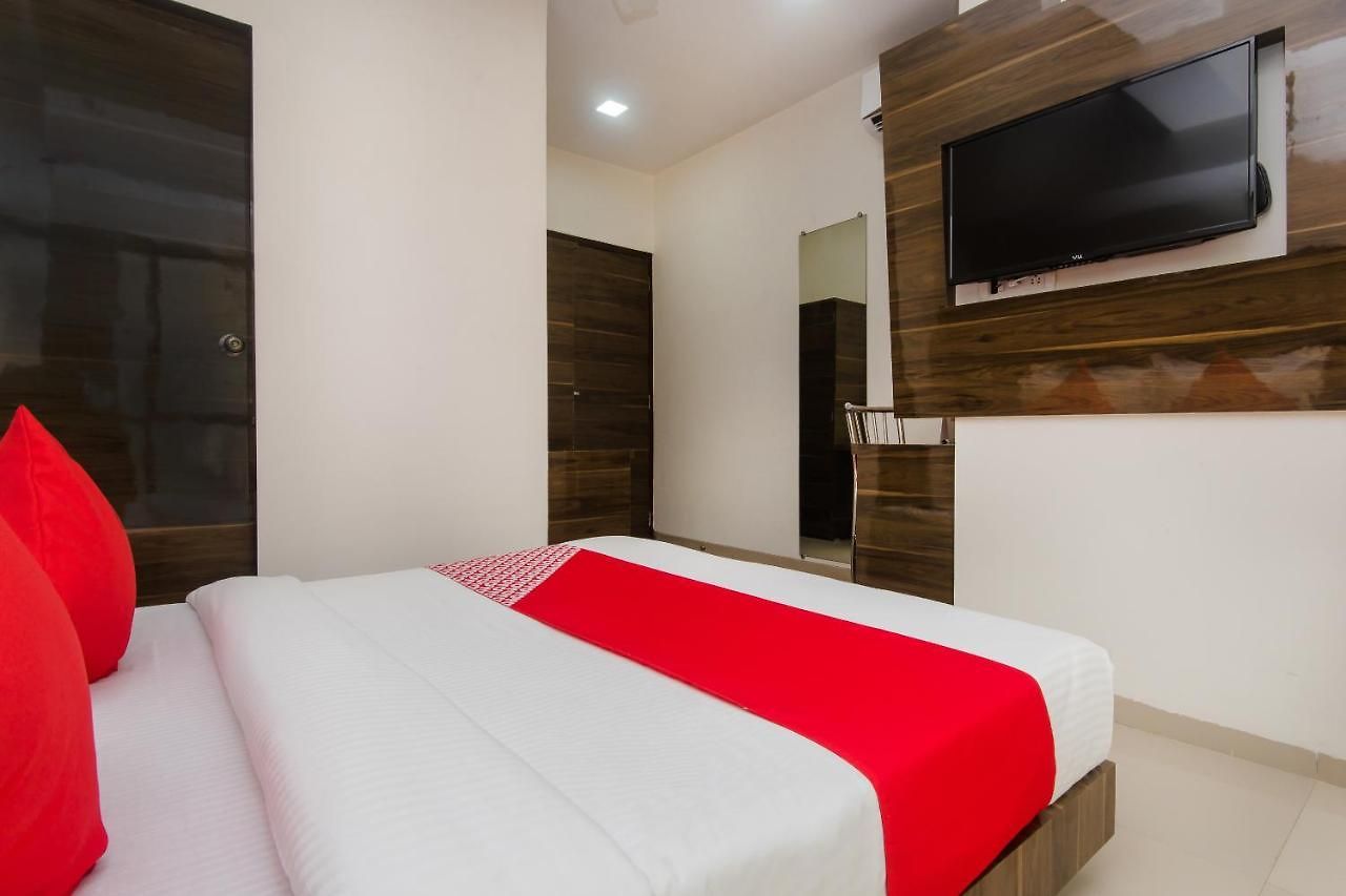 Capital O Konak Near Chhatrapati Shivaji International Airport Hotel