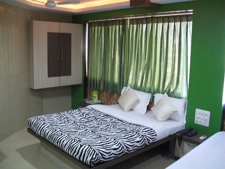 Crescent Hotel 2*