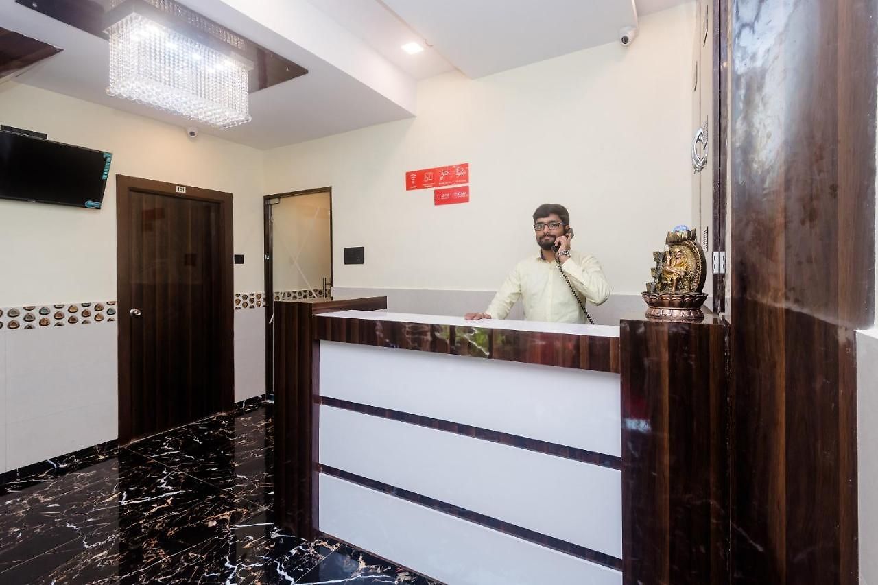 Oyo 26199 Spring Hill Hotel 3*