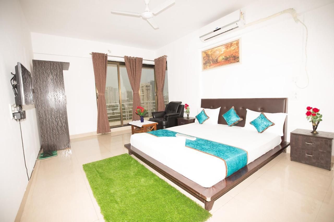 Aristo Serviced Near Kokilaben Dhirubai Ambani Hospital For Family Only Apartment *