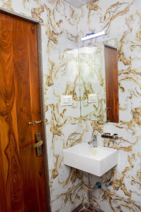 Hotel Nest And Rest 3*