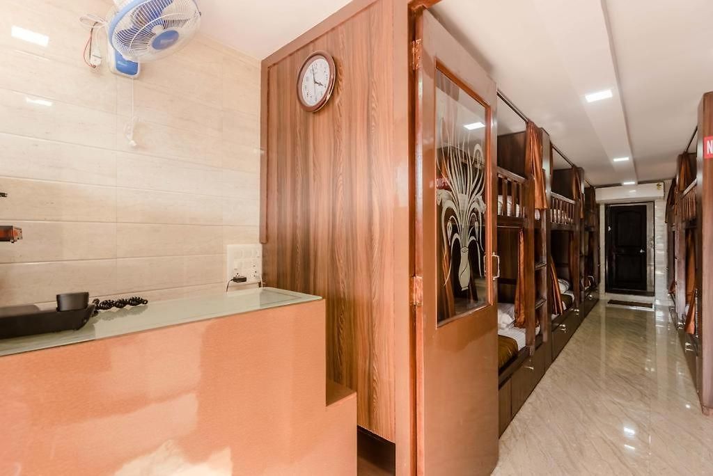 Bed & Breakfast Awesome Male Only