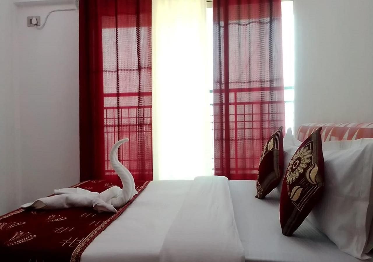 Cls Siddhivinayak Guest house Mumbai
