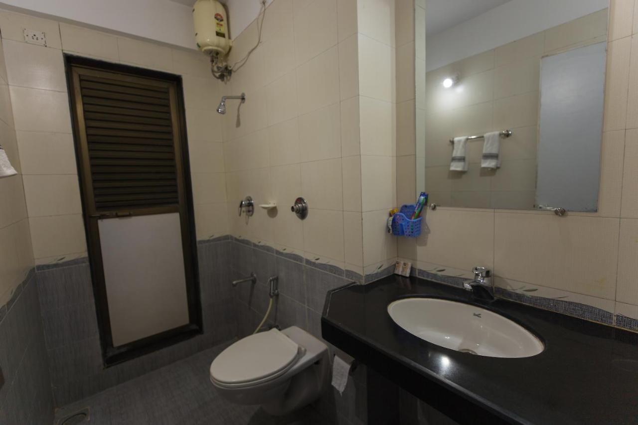 Aristo Serviced Near Kokilaben Dhirubai Ambani Hospital For Family Only * Mumbai