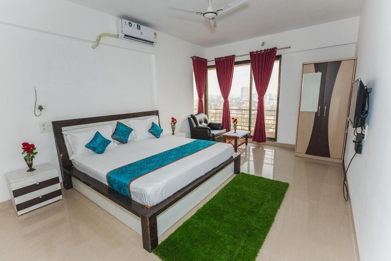 Aristo Serviced Near Kokilaben Dhirubai Ambani Hospital For Family Only Apartment
