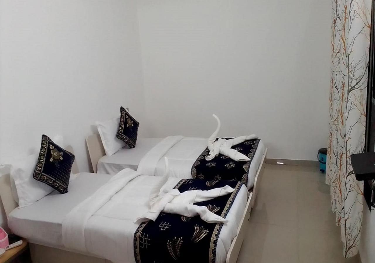 Cls Siddhivinayak Guest house *