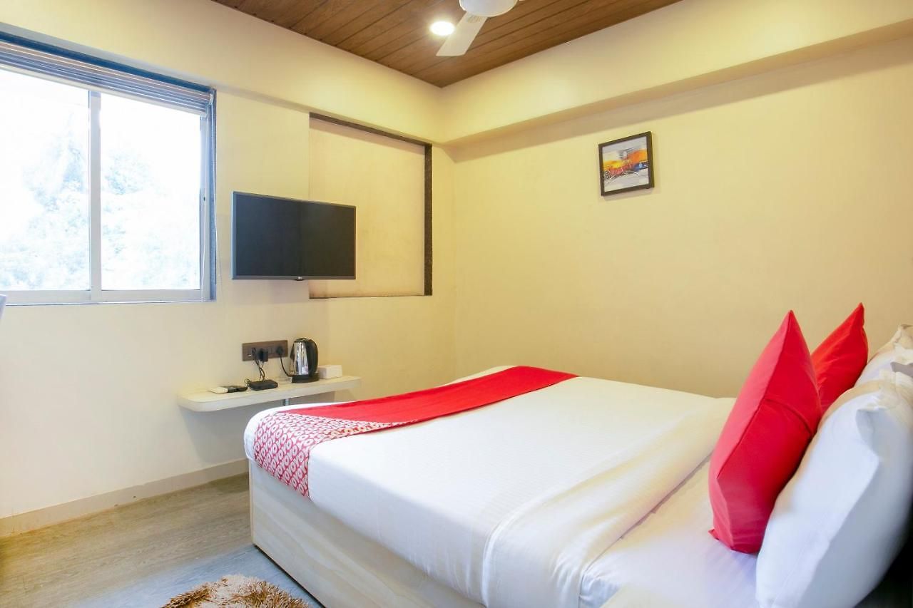 Hotel Oyo Flagship 75787 Meadow Mumbai