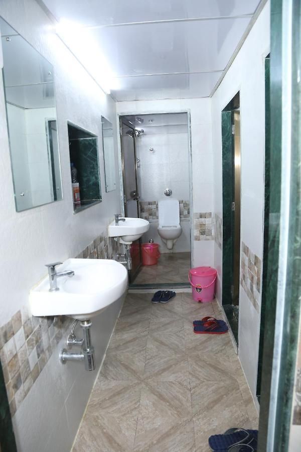 Super Sleepwell Male-female Hotel Mumbai
