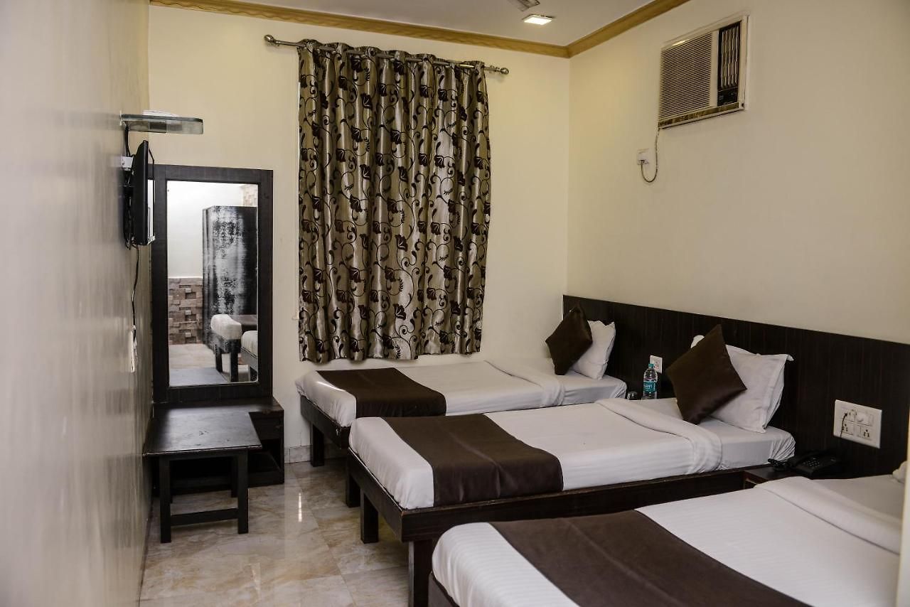 National Hotel 2*