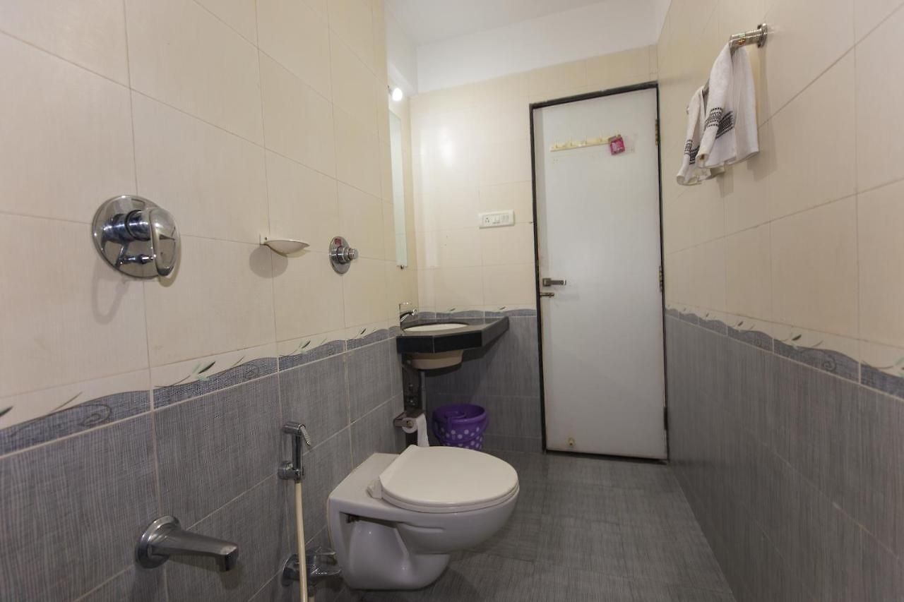 Apartment Aristo Serviced Near Kokilaben Dhirubai Ambani Hospital For Family Only *