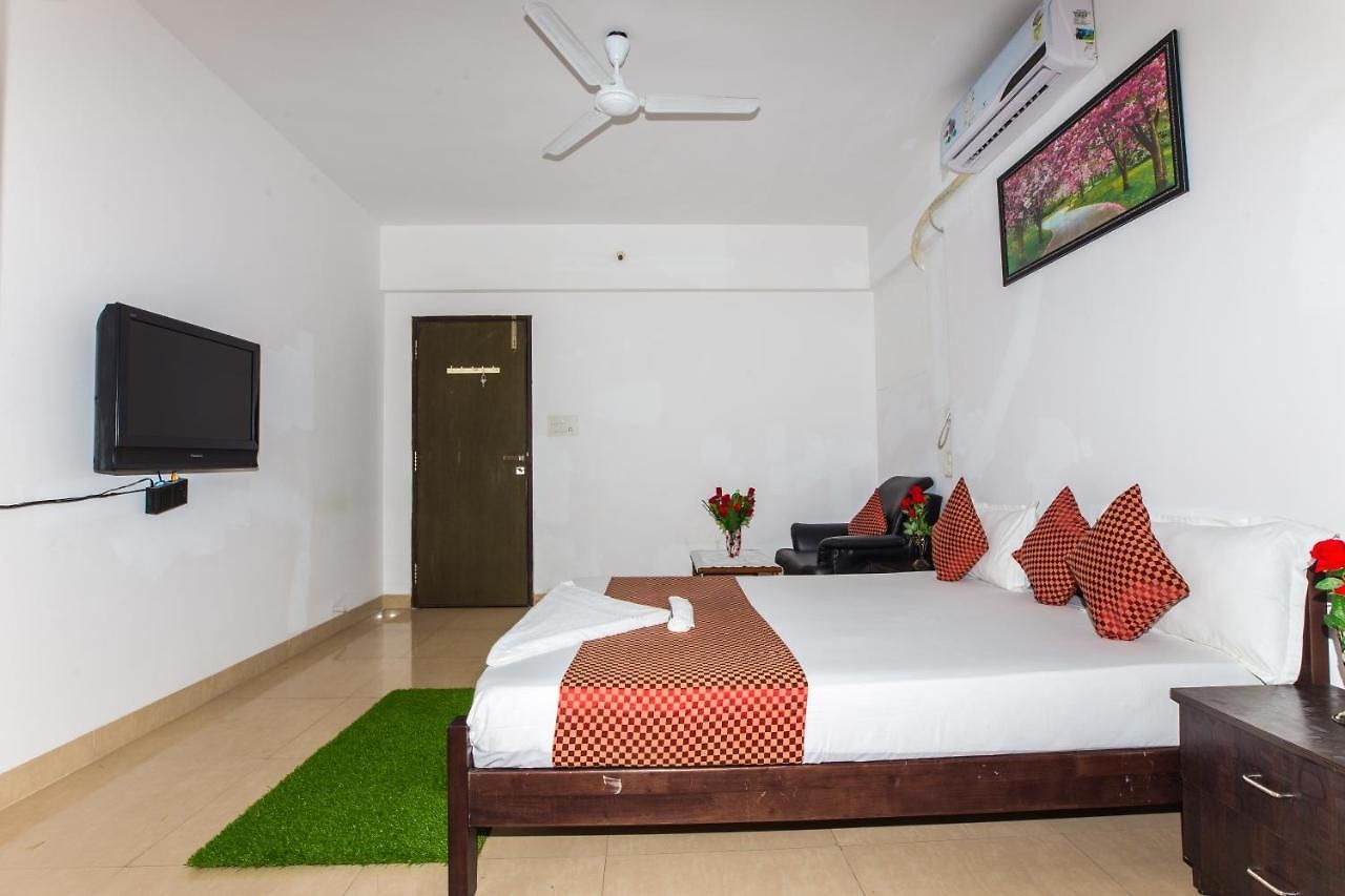Aristo Serviced Near Kokilaben Dhirubai Ambani Hospital For Family Only Mumbai