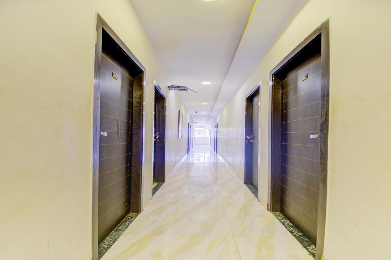 Hotel Oyo 76486 Silver Moon Mumbai