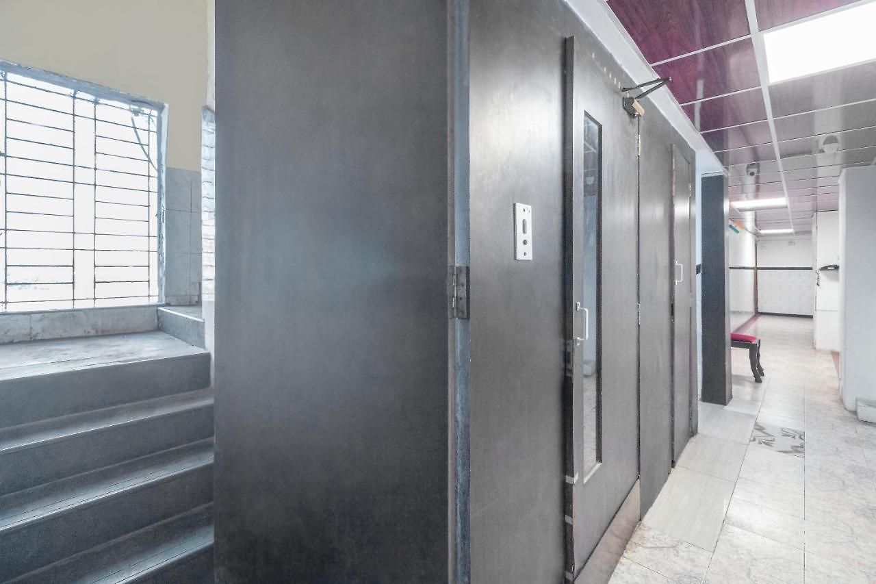 Hotel Oyo 71397 Guru