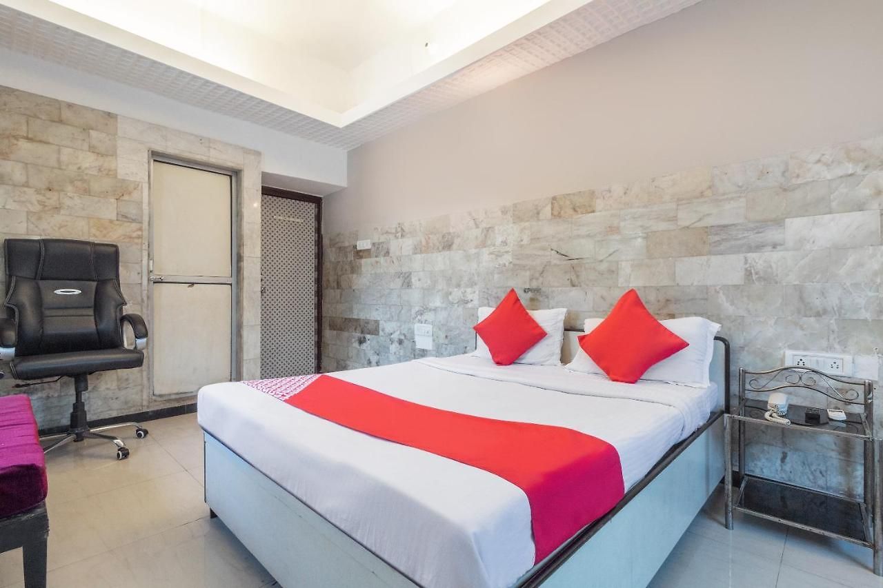 Oyo 71397 Guru Hotel 3*