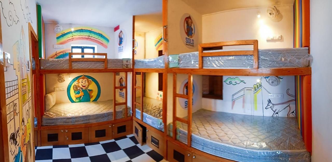 Hostel Solo Backpacker Mumbai