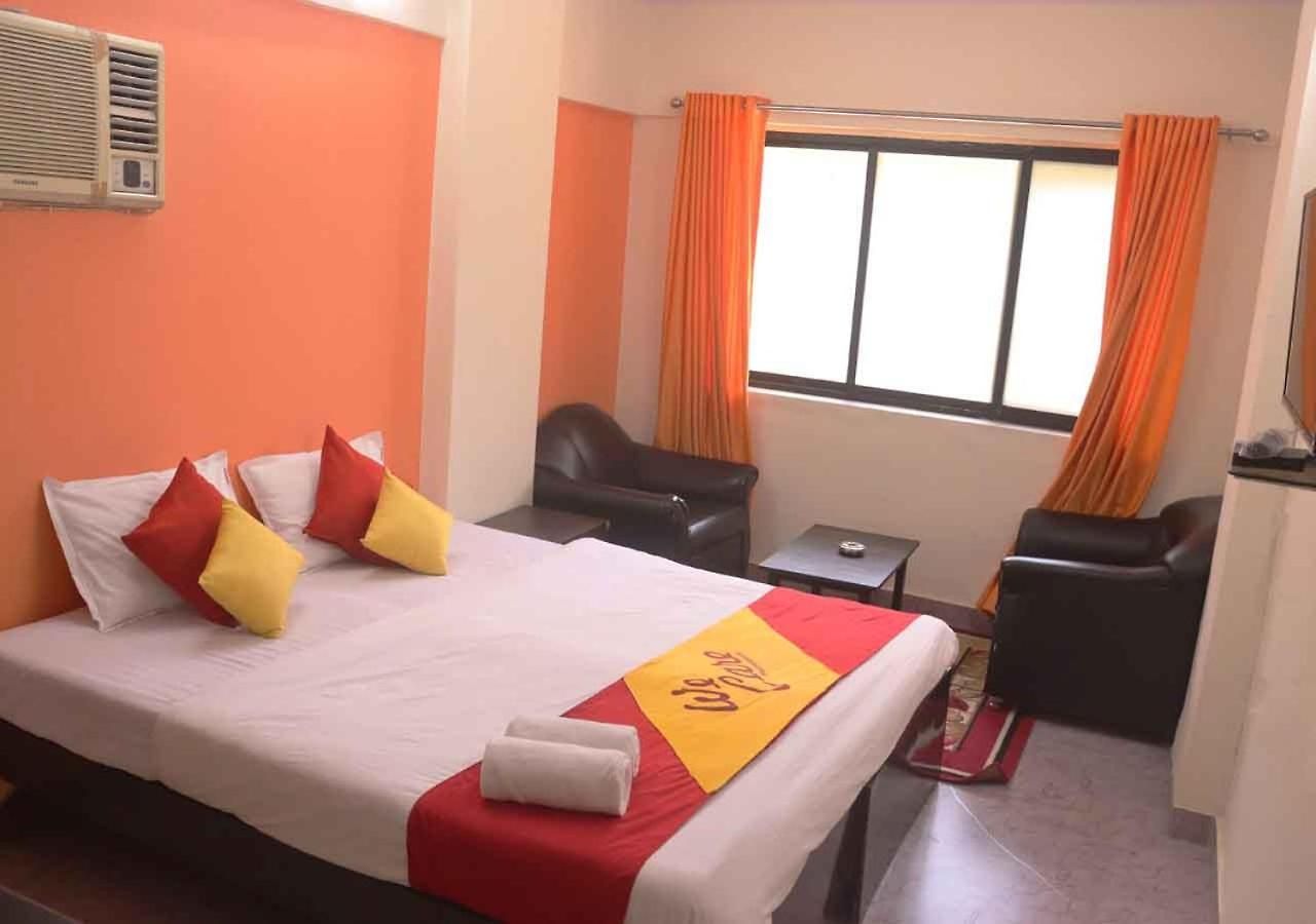 Wow 1016 Krish Palace Hotel