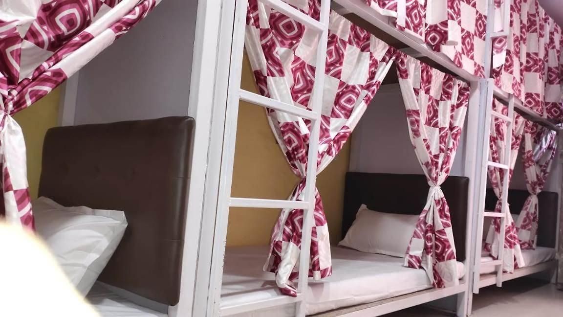 Hotel Mumbai Royal Dormitory Ac Deluxe Mumbai