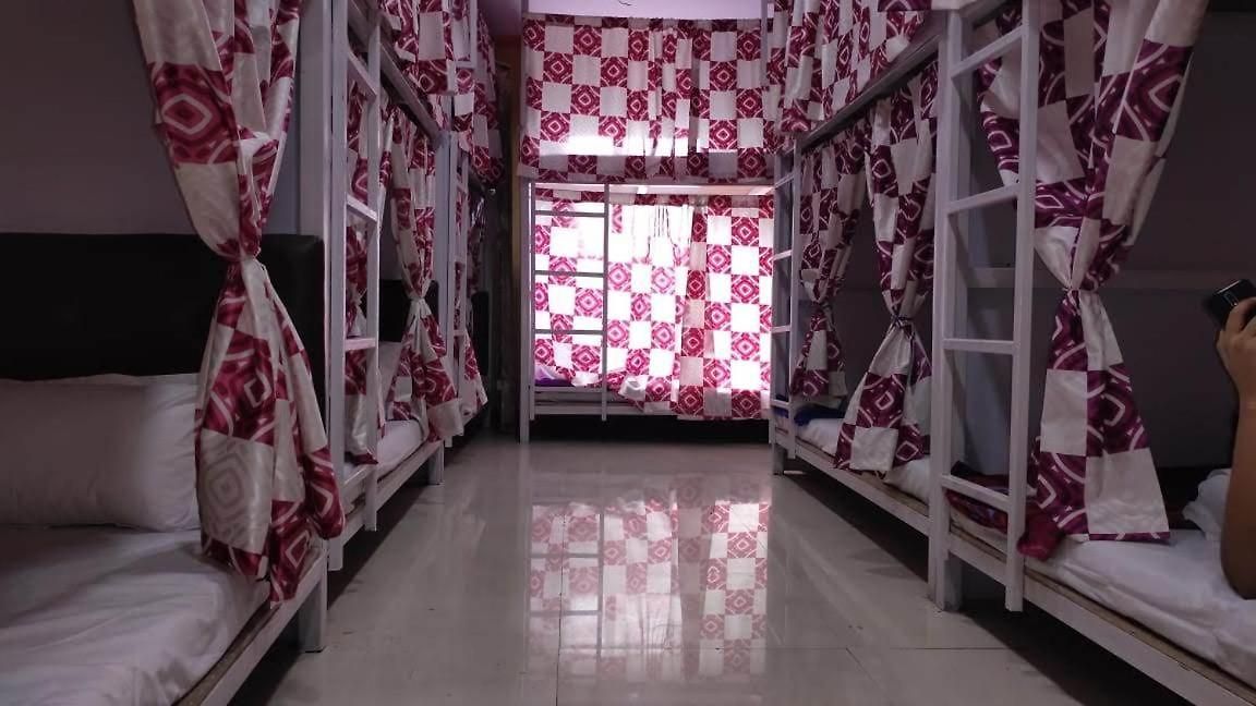 Hotel Mumbai Royal Dormitory Ac Deluxe