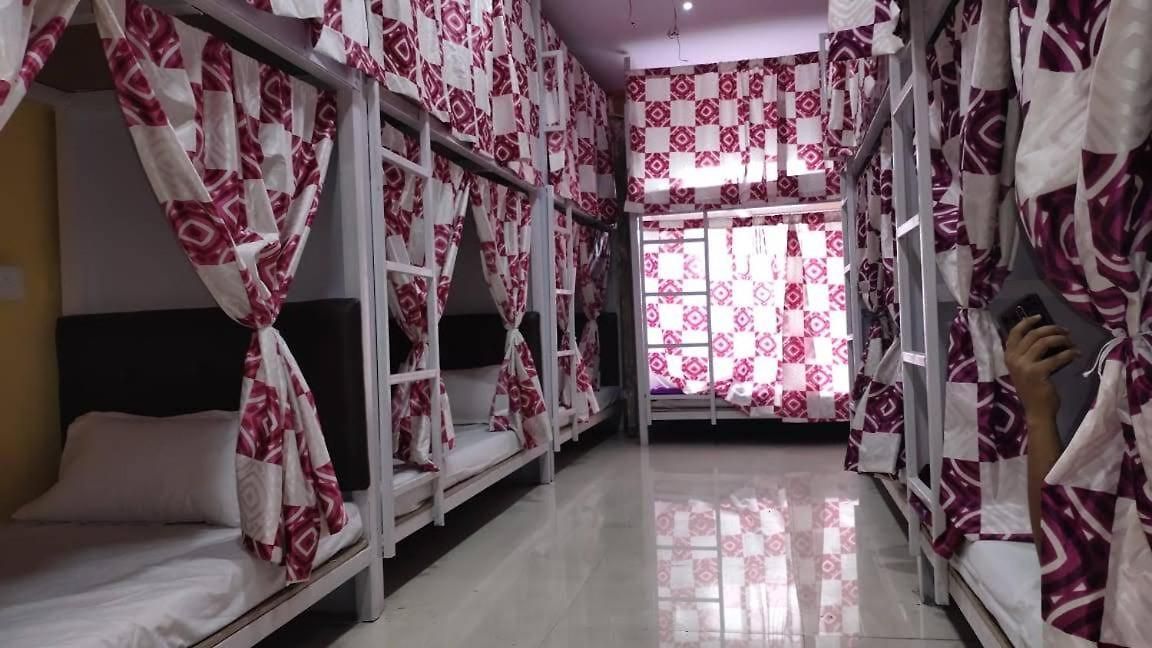 Mumbai Royal Dormitory Ac Deluxe Hotel Mumbai