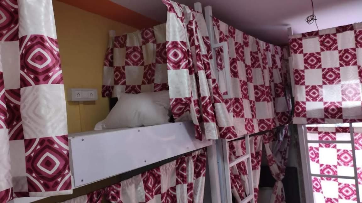 Hotel Mumbai Royal Dormitory Ac Deluxe Mumbai