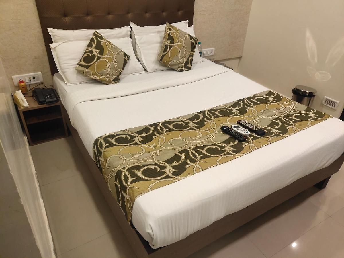 Hotel Golden Nest Popular Residency 2*