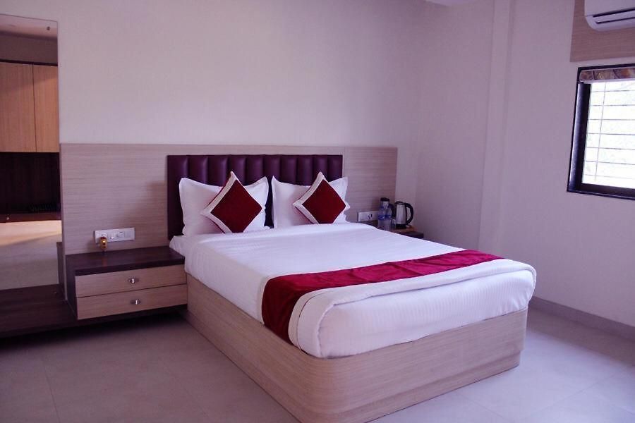 Hotel Fabhotel Saineel