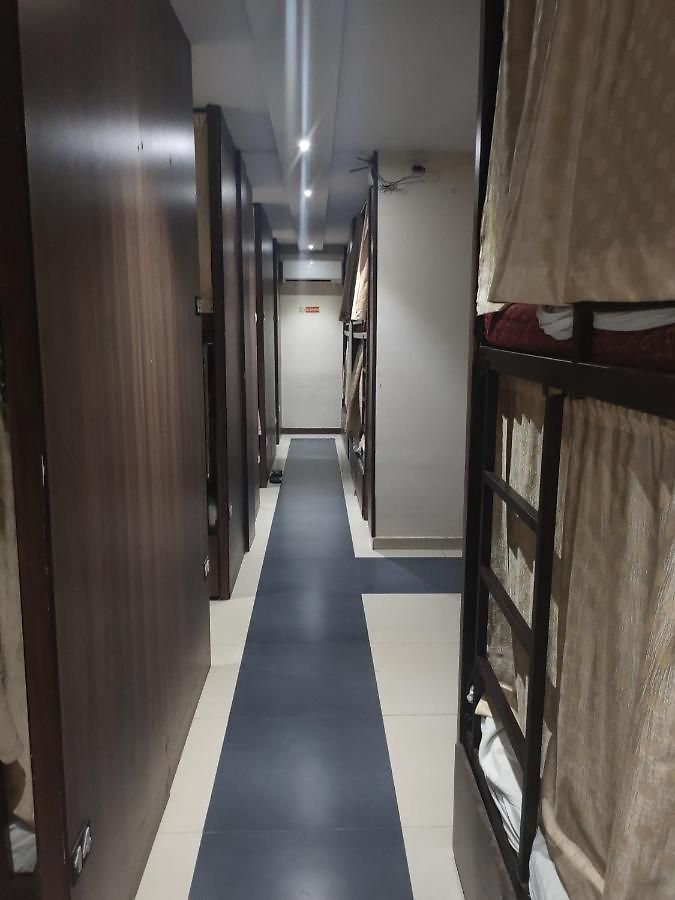 Hotel Almas Andheri West 3*