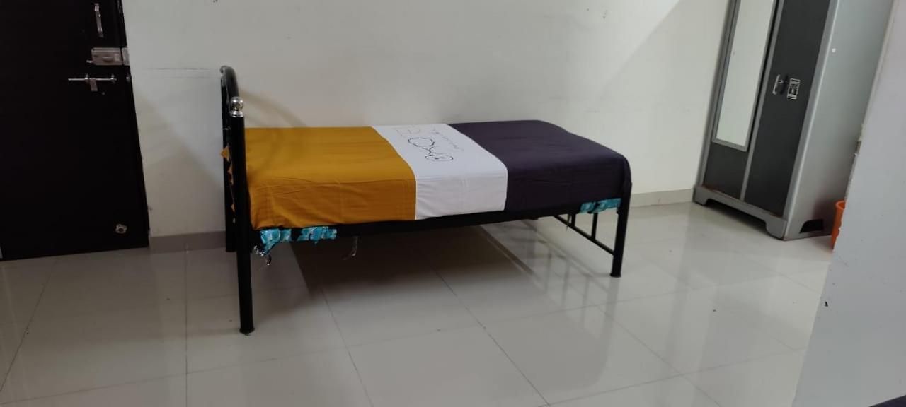Oxotel Male Paying Guest Hostel Mumbai