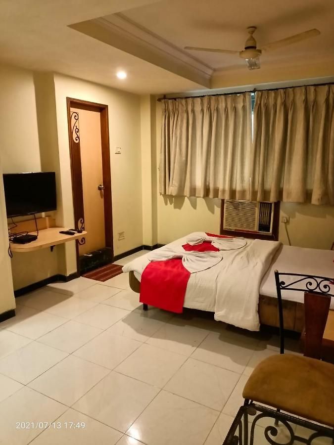 Adi Ashray Hotel 2*