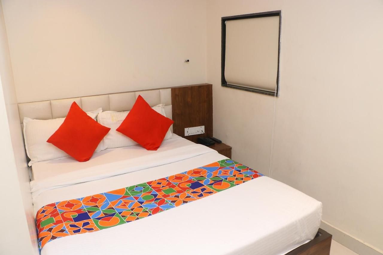 Hotel Yellow Season 3*