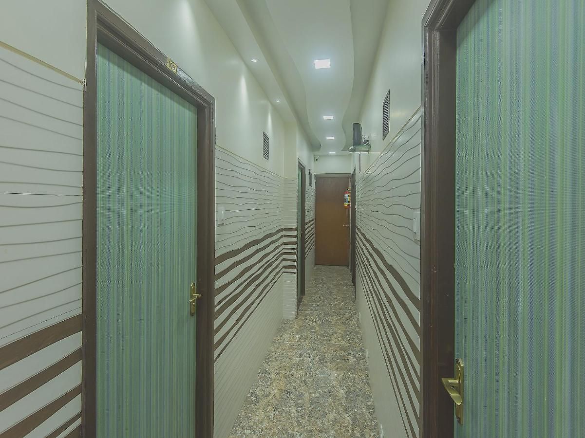 Oyo 10016 Golden Hotel