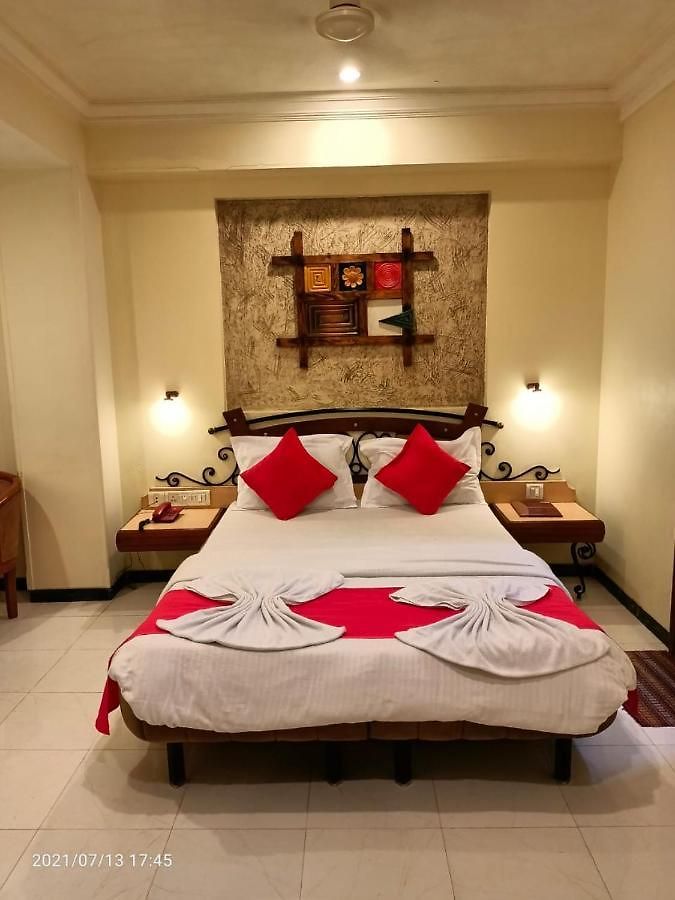 Hotel Adi Ashray