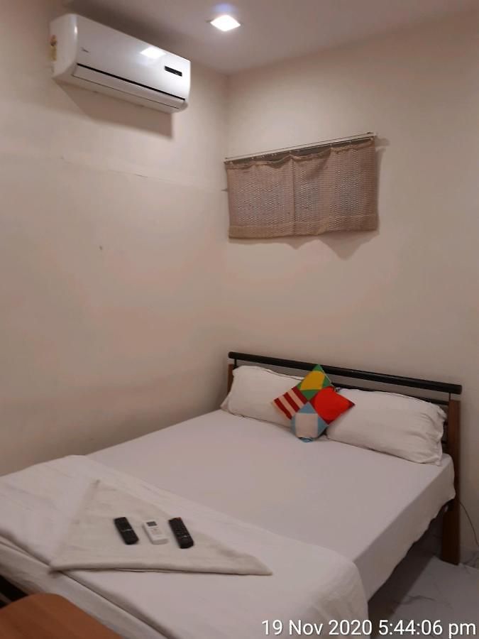Redhouse Hostel *