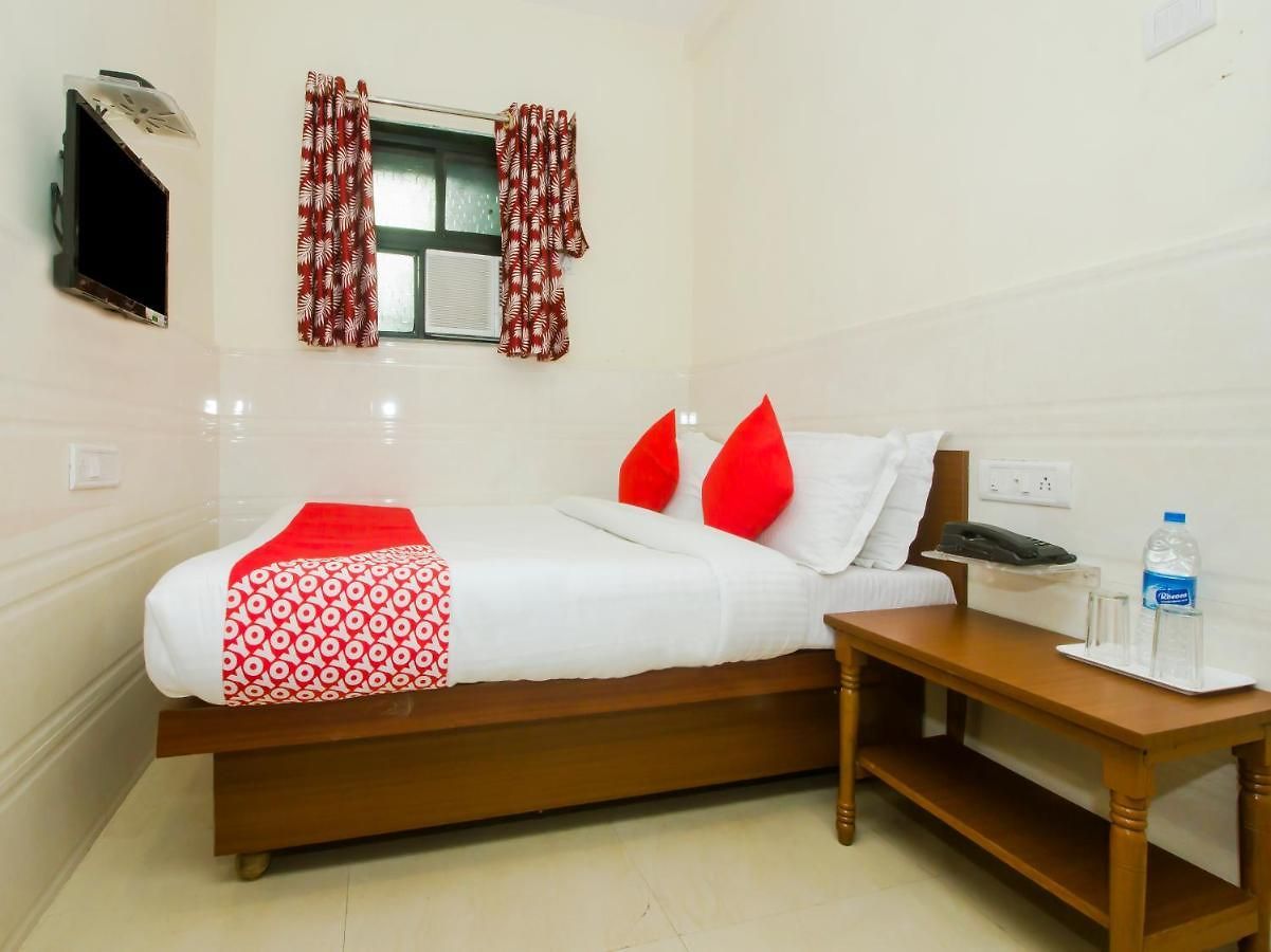 Vaccinated Staff - Oyo 24430 Hotel Baldev Palace 3*