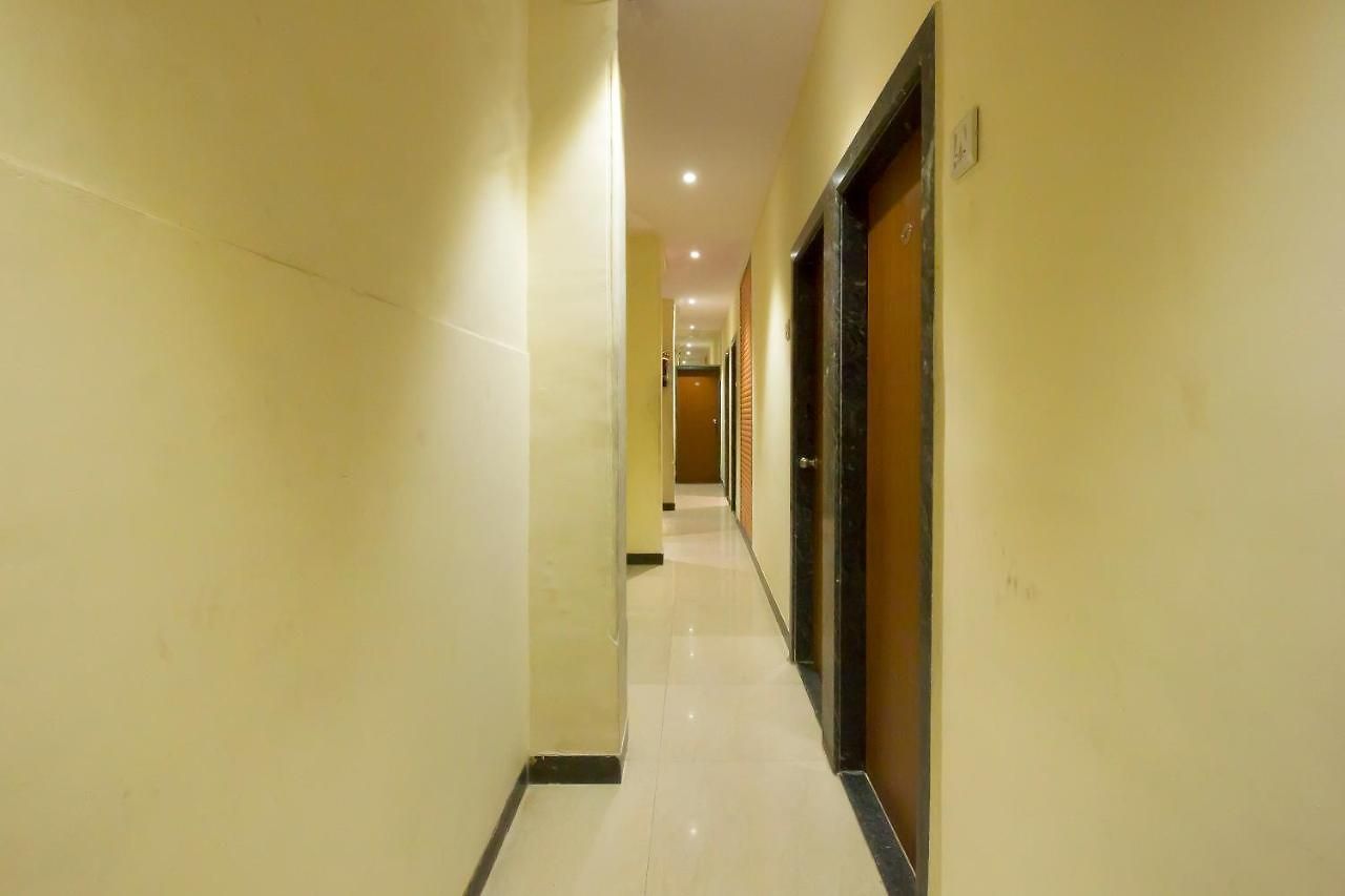 Vaccinated Staff - Oyo 24430 Hotel Baldev Palace Hotel Mumbai
