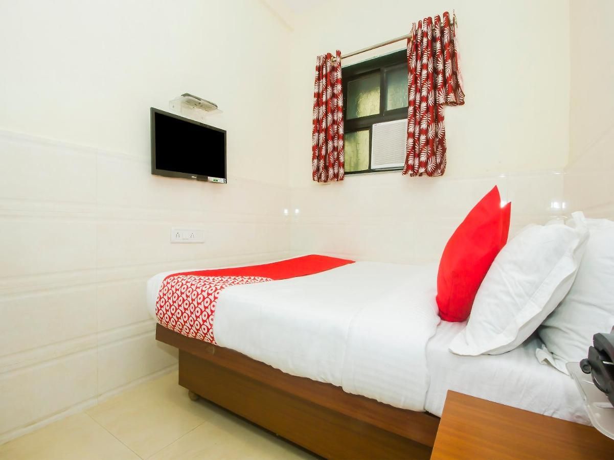 Hotel Vaccinated Staff - Oyo 24430 Hotel Baldev Palace Mumbai