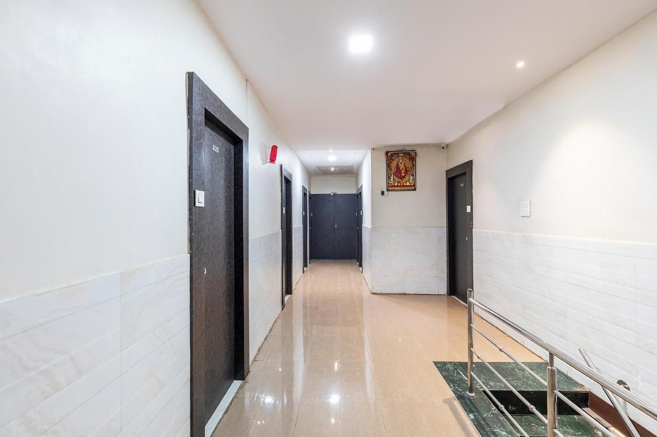 Amrapali Lodging And Boarding Hotel *