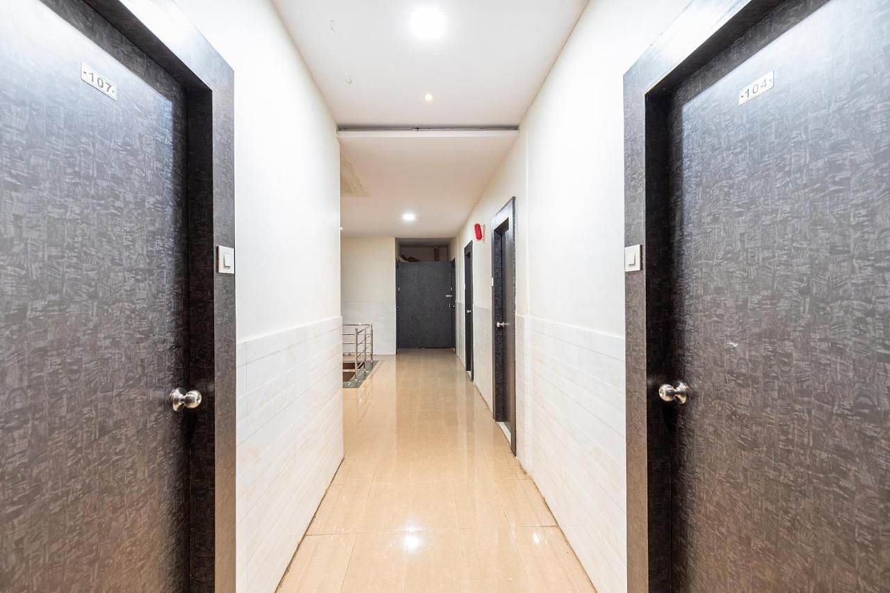 Amrapali Lodging And Boarding Hotel *