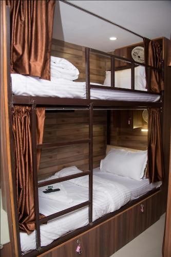 Bed Station Dormitory Mumbai