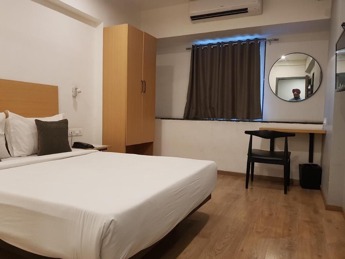 Hotel Singhs International Hotel Mumbai