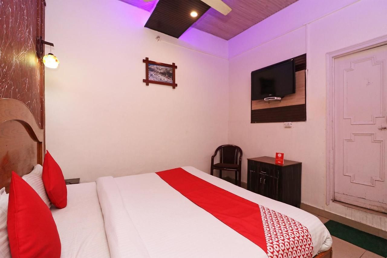 Oyo 77137 Hotle Castle Mumbai