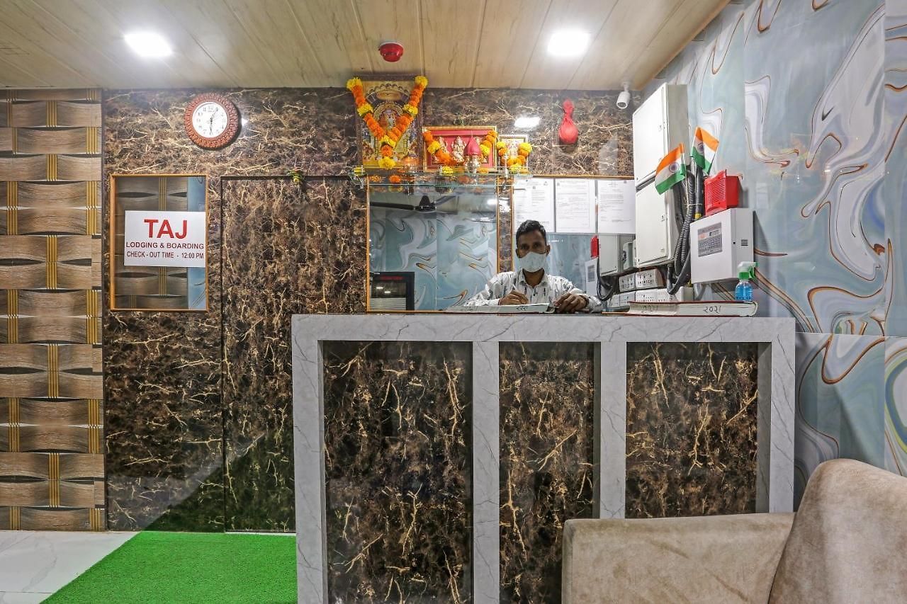 Oyo 82580 Taj Residency Lodging And Boarding Hotel 3*