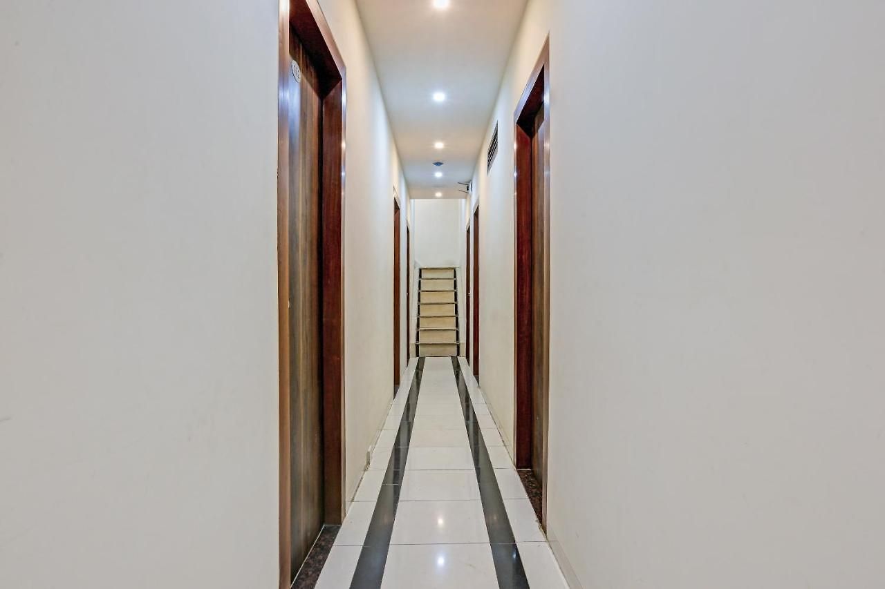 Oyo 82580 Taj Residency Lodging And Boarding
